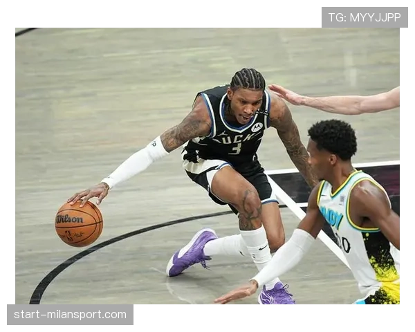 此役罗林斯独揽32分8助攻,雄鹿客场告捷勇士,巩固东部排名